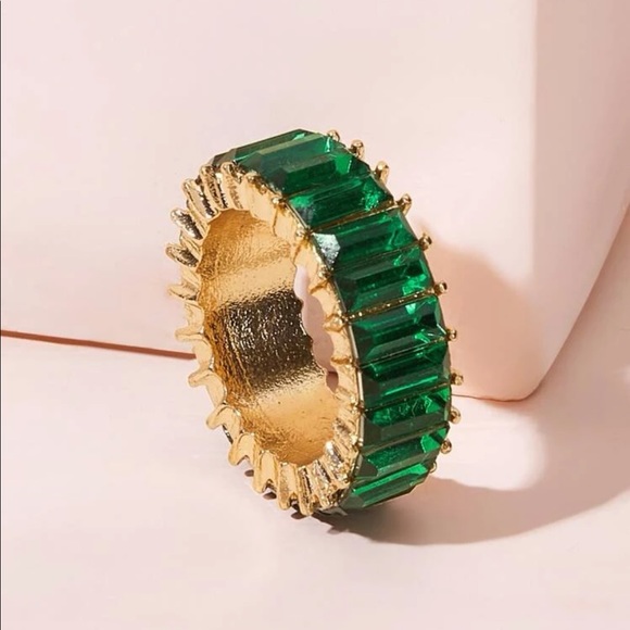 Emerald Green 14 Karat Ring - Picture 4 of 6